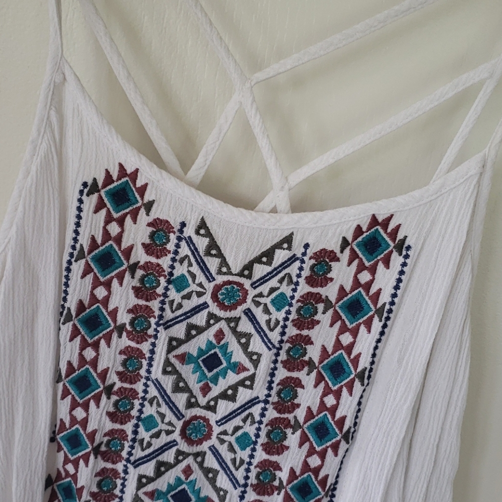 🌷🌷Patterned White Tank-Top🌷🌷 - Picture 4 of 5